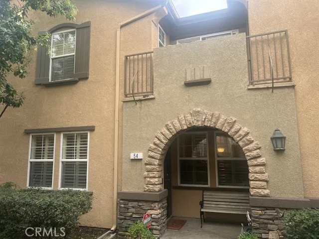 a view of a house with backyard and porch
