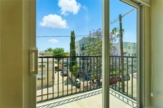 $3,200 | 11302 Morrison Street, Unit 302, North Hollywood, CA 91601