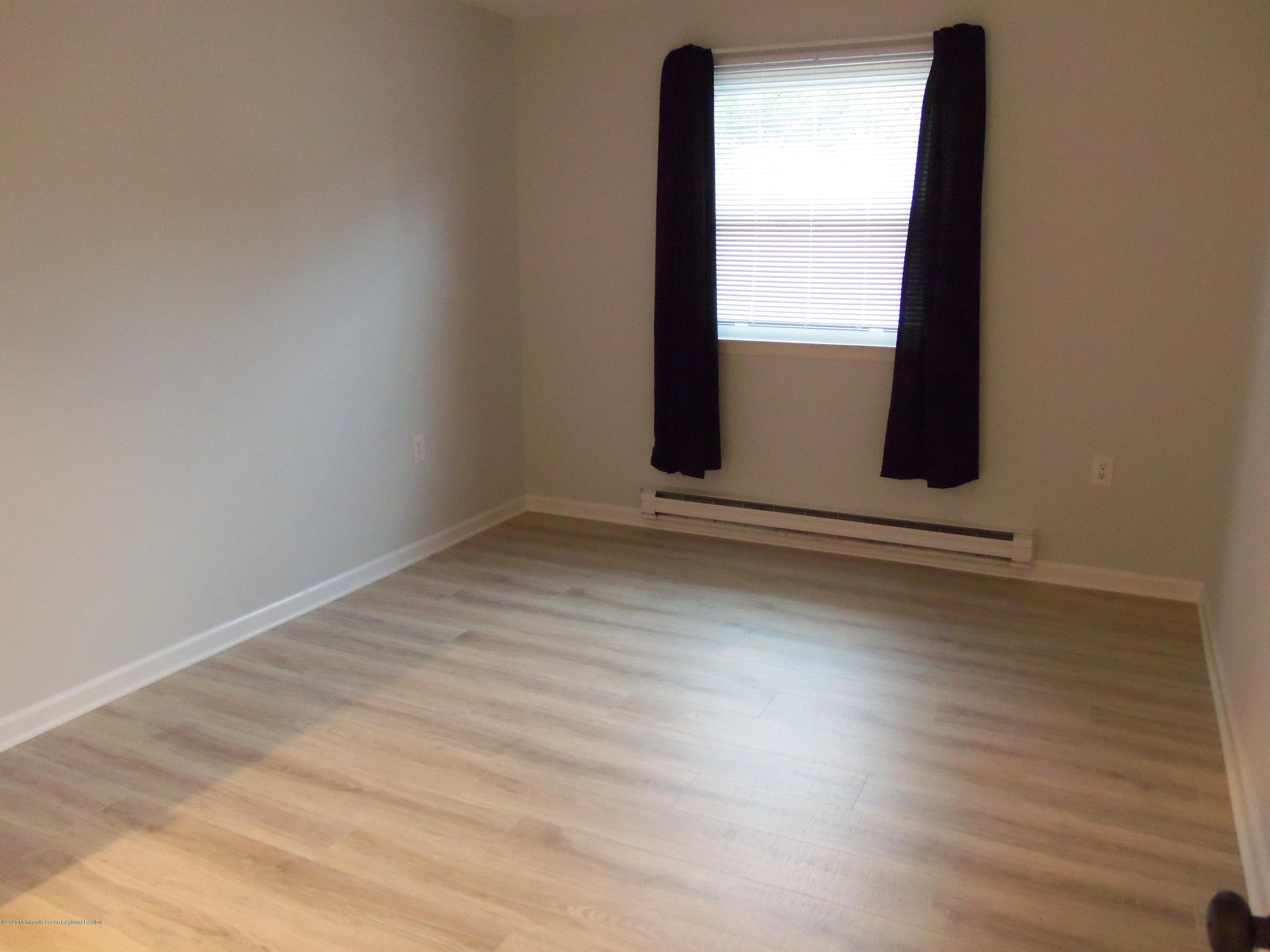15D Medford Road, Unit B Whiting, NJ 08759 - Photo 22 of 27 100_4216
