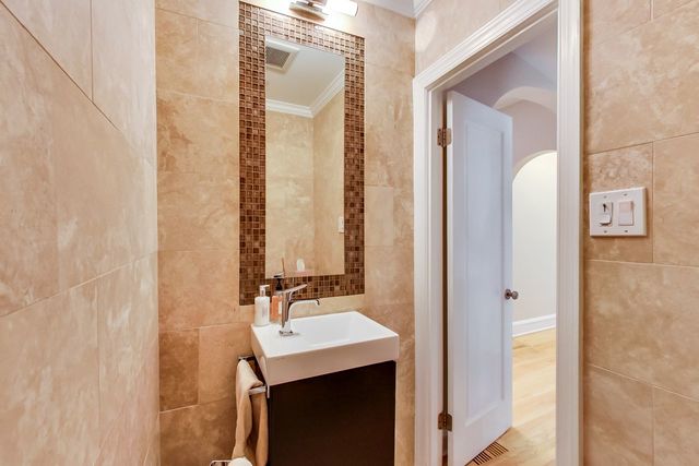 416 Wisner Street Park Ridge, IL 60068 - Photo 19 of 49 a bathroom with a sink and a mirror