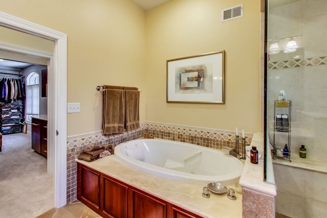 416 Wisner Street Park Ridge, IL 60068 - Photo 28 of 49 a bathroom with a tub sink and mirror