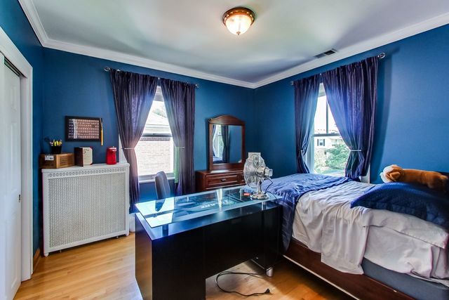 416 Wisner Street Park Ridge, IL 60068 - Photo 33 of 49 a bedroom that has a bed and a table in it