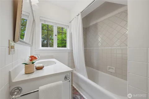 $1,198,000 | 7550 21st Avenue Northeast, Seattle, WA 98115