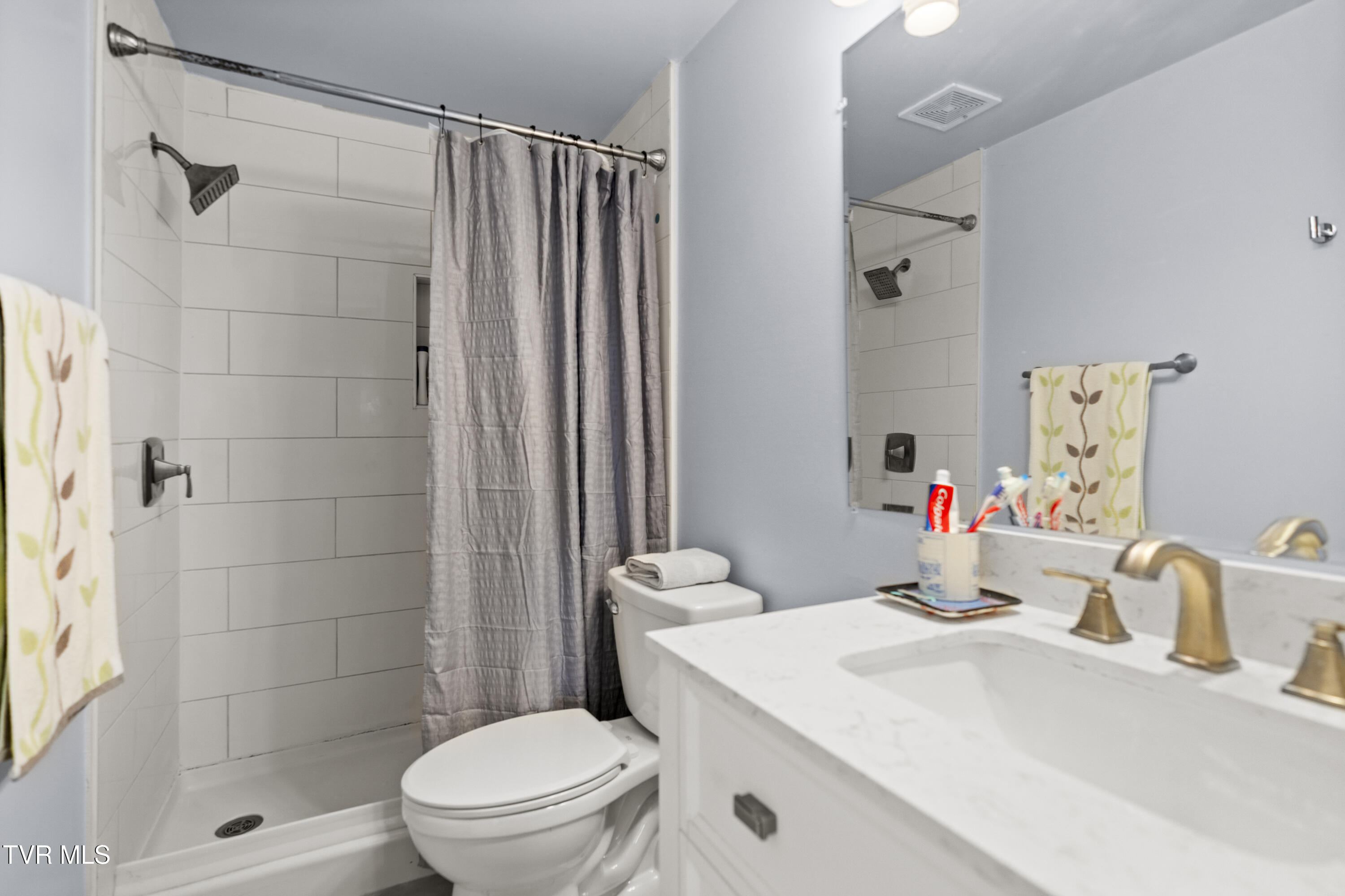 1193 Shadden Road Gray, TN 37615 - Photo 5 of 24 DSC00110