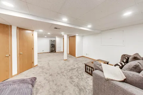 $749,900 | 845 Saugatuck Trail, Vernon Hills, IL 60061