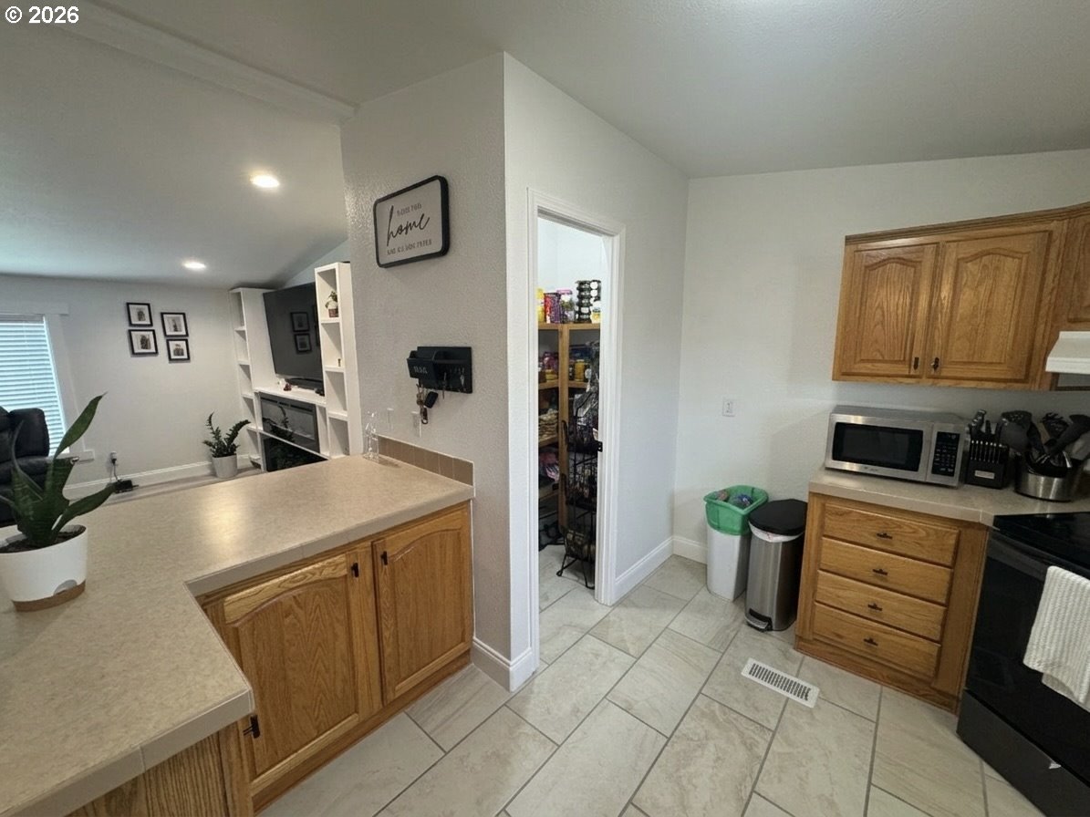 1735 Northeast 3rd Place Hermiston, OR 97838 - Photo 11 of 37