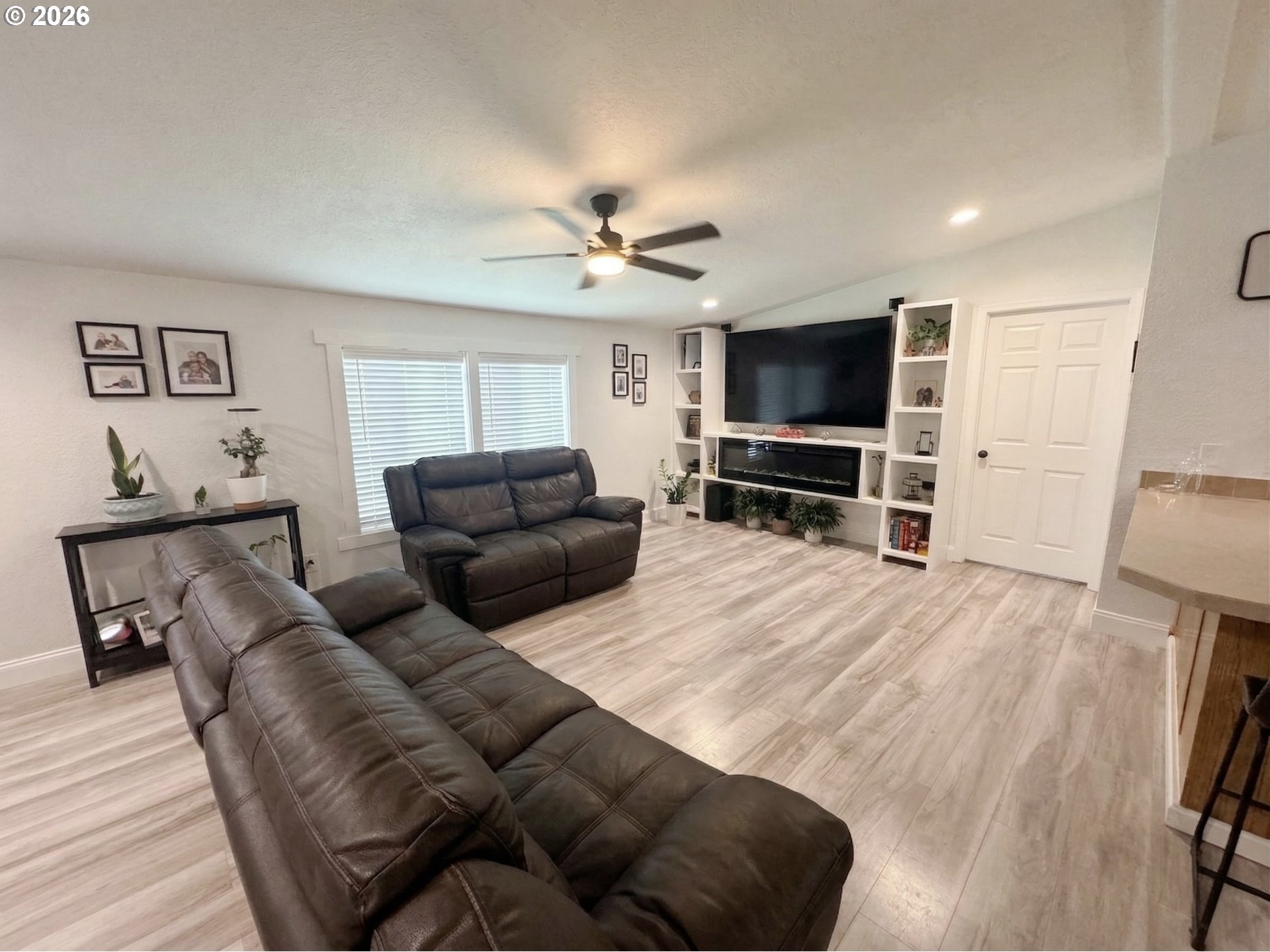 1735 Northeast 3rd Place Hermiston, OR 97838 - Photo 4 of 37