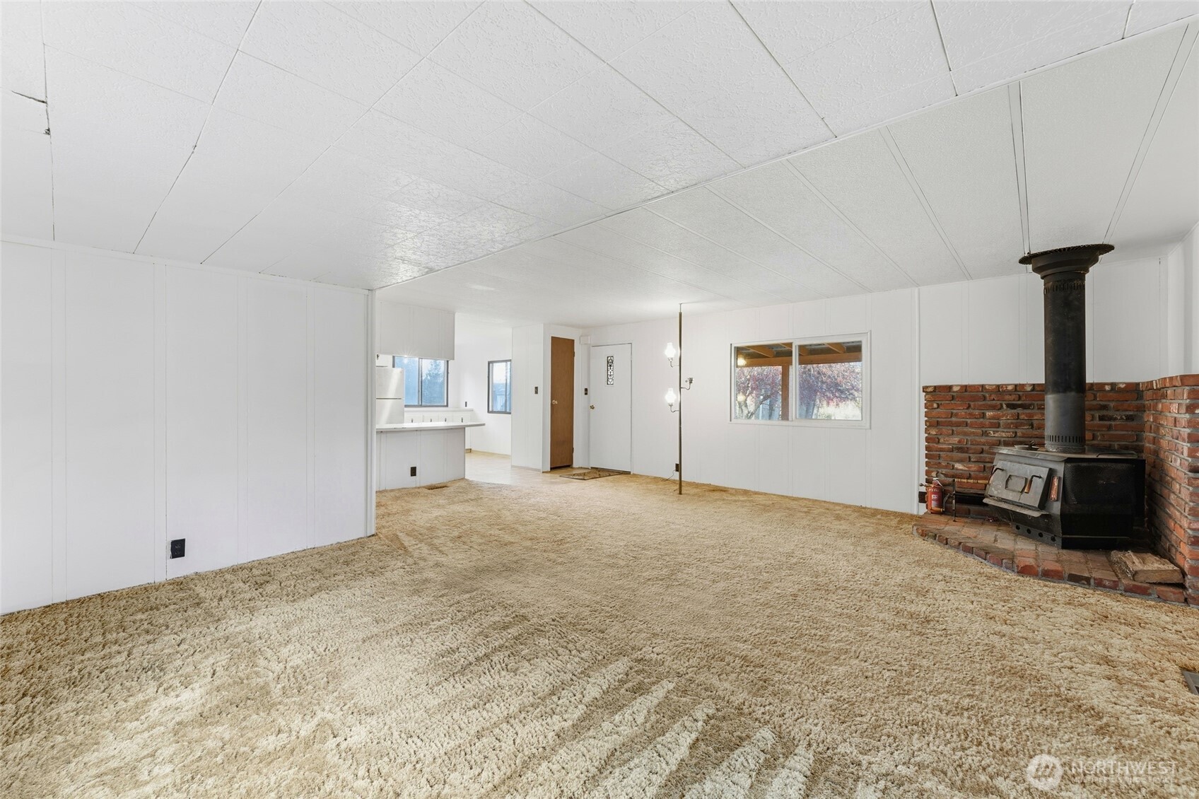 269 7 Mile Road Walla Walla, WA 99362 - Photo 13 of 40 a view of an empty room with a fireplace