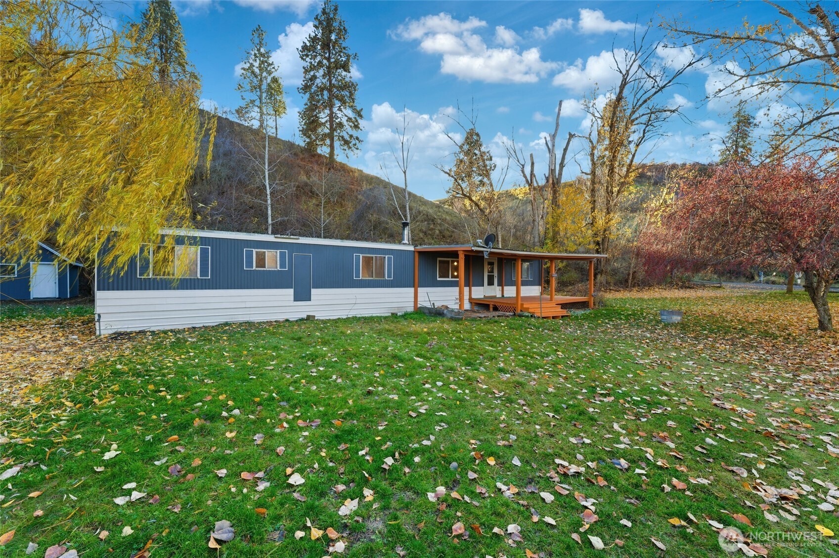 269 7 Mile Road Walla Walla, WA 99362 - Photo 2 of 40 a view of a house with a yard