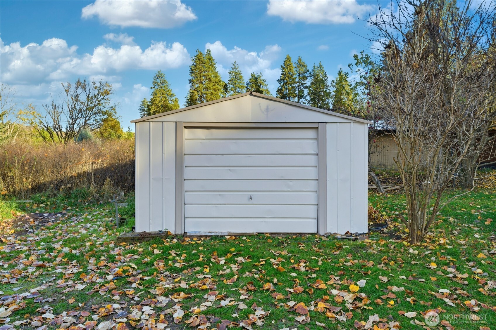 269 7 Mile Road Walla Walla, WA 99362 - Photo 27 of 40 a view of a garage
