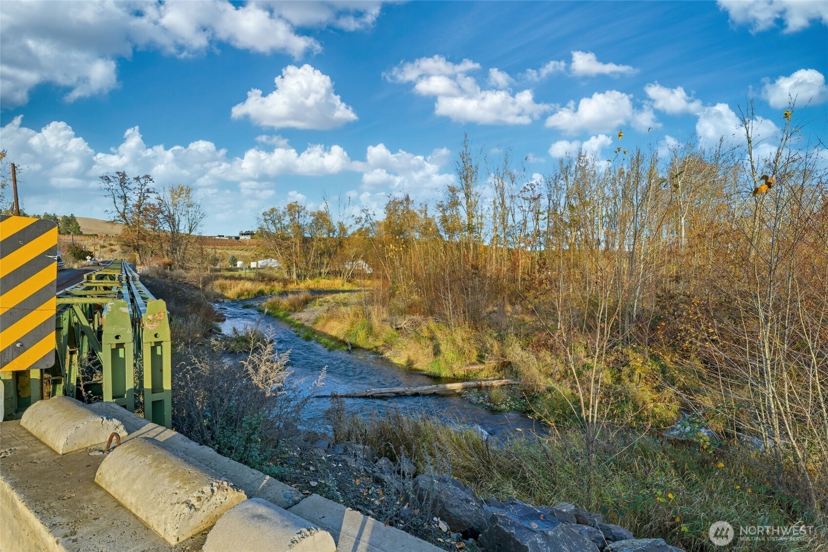 269 7 Mile Road Walla Walla, WA 99362 - Photo 30 of 40 a view of a pathway both side of building