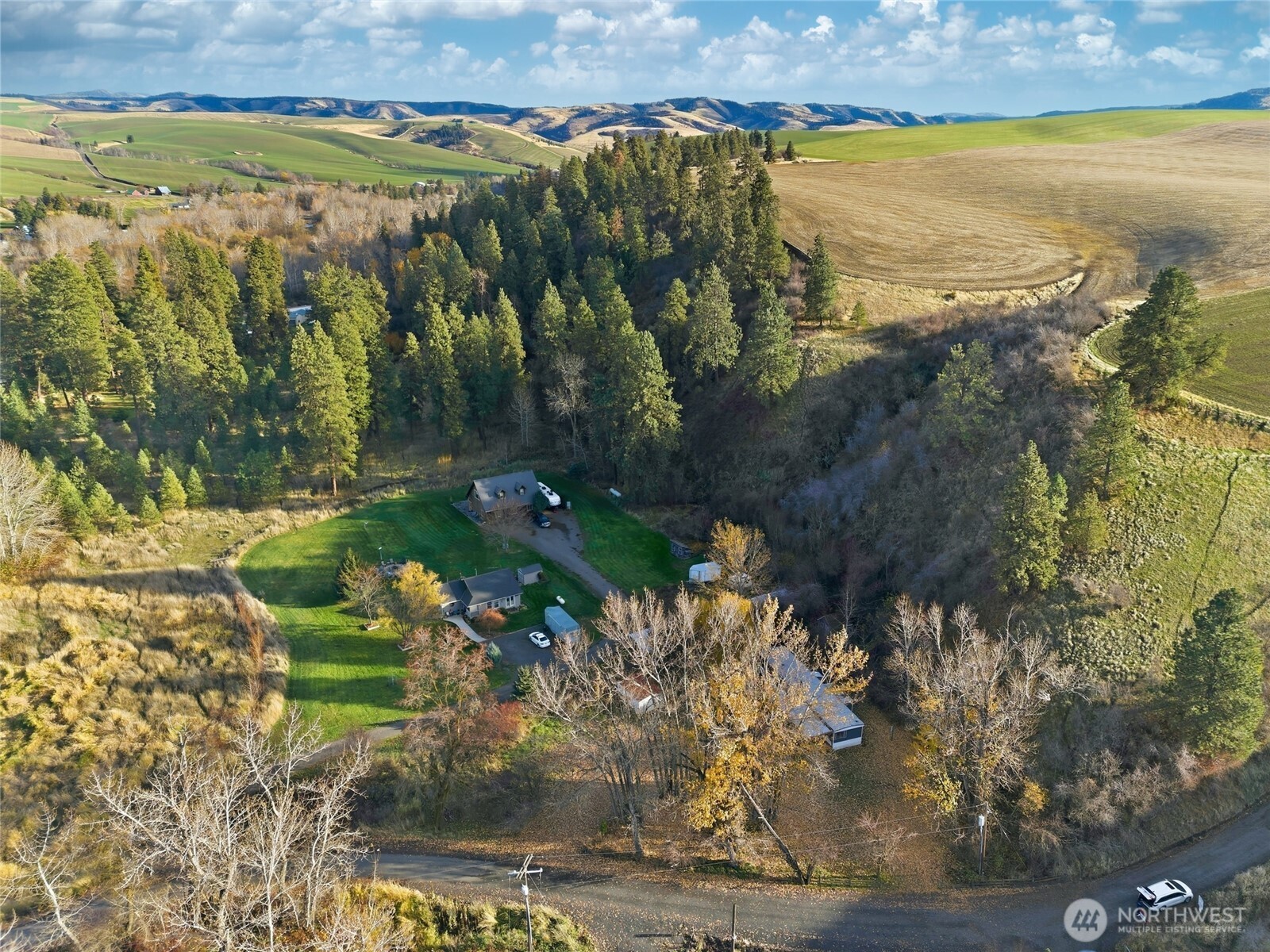 269 7 Mile Road Walla Walla, WA 99362 - Photo 34 of 40 a view of a lake with a mountain in the background