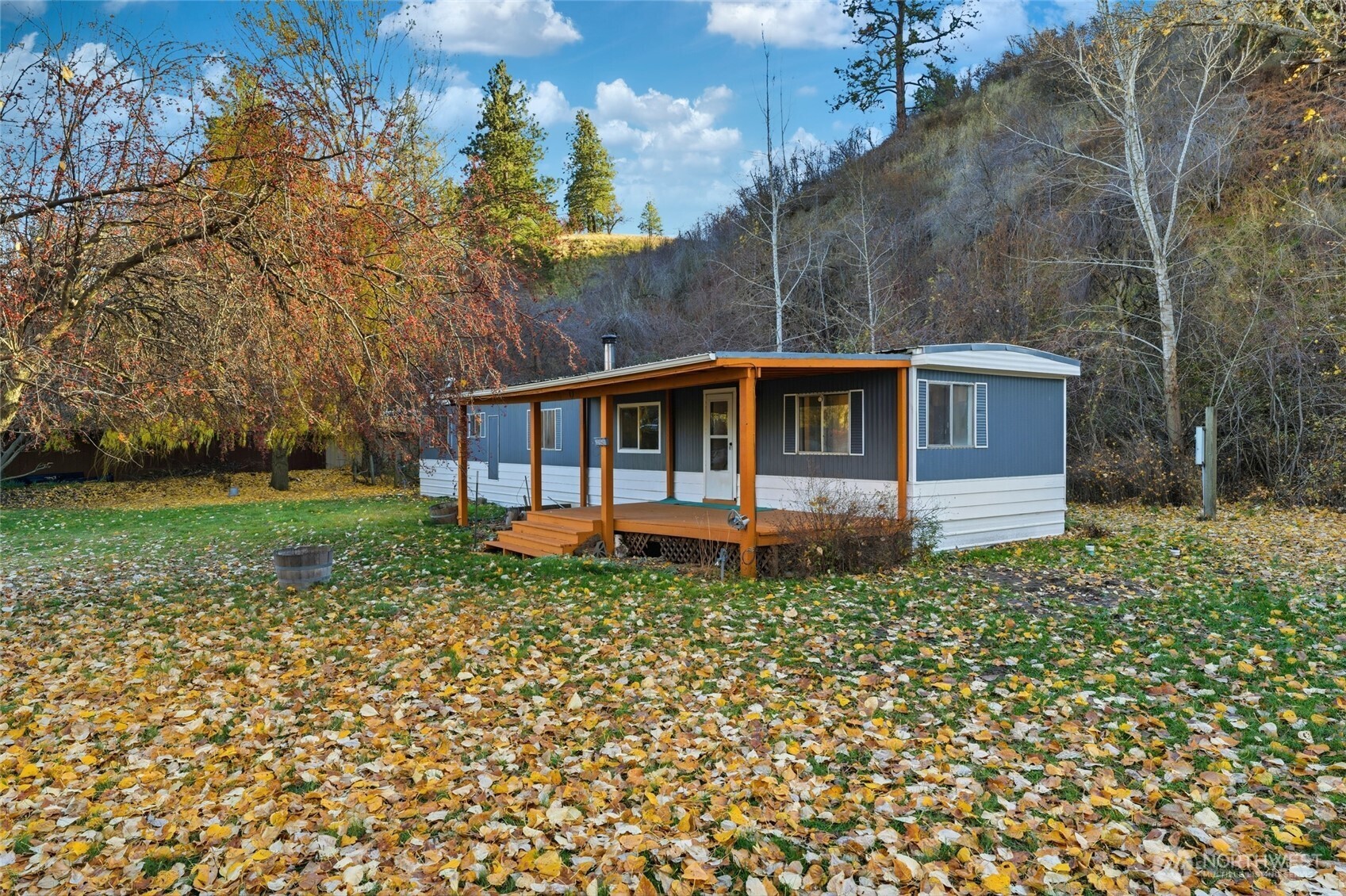 269 7 Mile Road Walla Walla, WA 99362 - Photo 5 of 40 a view of a house with a yard