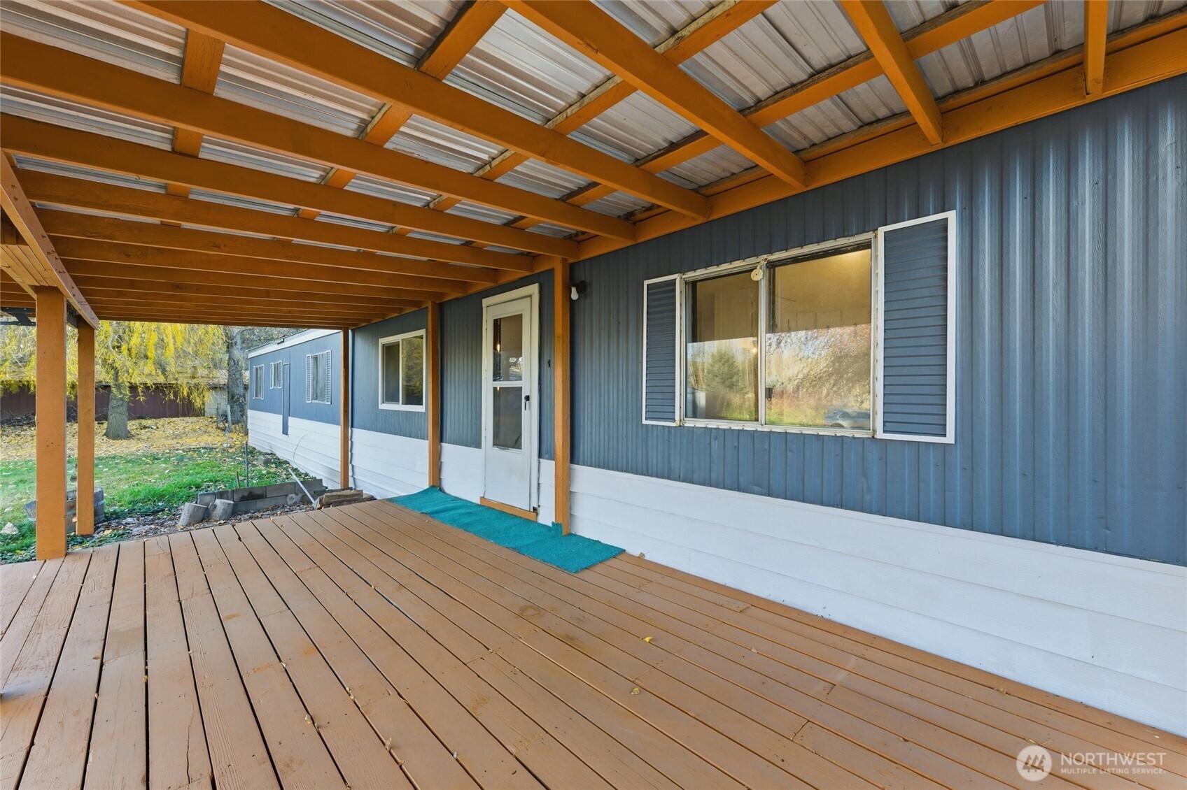 269 7 Mile Road Walla Walla, WA 99362 - Photo 6 of 40 a view of backyard with wooden floor and fence