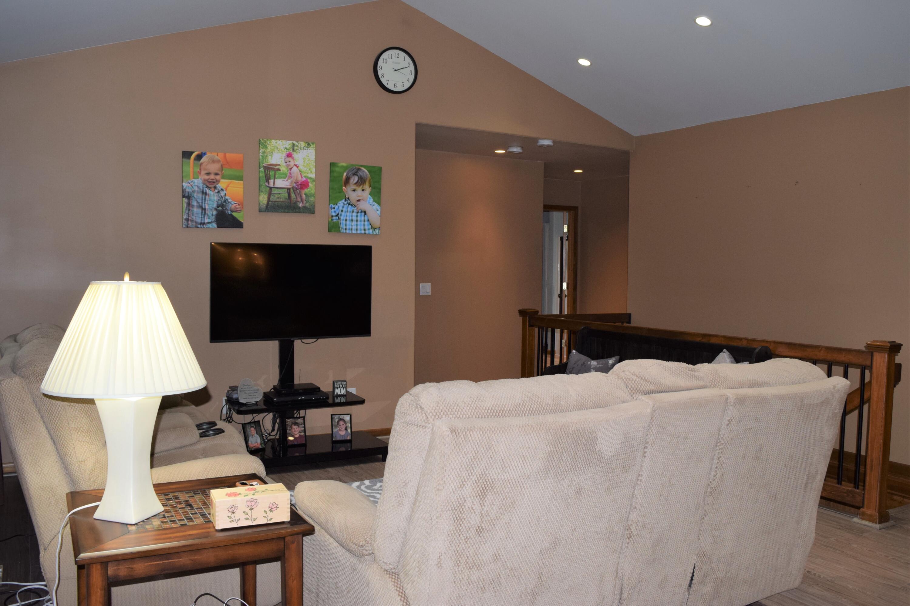 9694 Krupp Road Belding, MI 48809 - Photo 7 of 40 DSC_0537