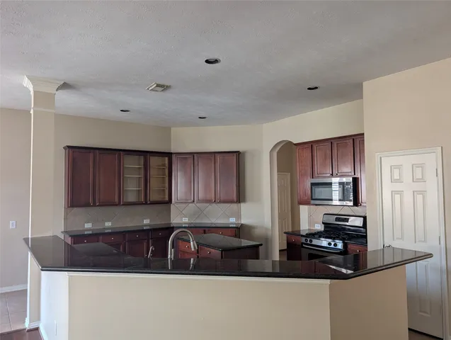 $2,200 | 18627 Summercliff Lane, Tomball, TX 77377