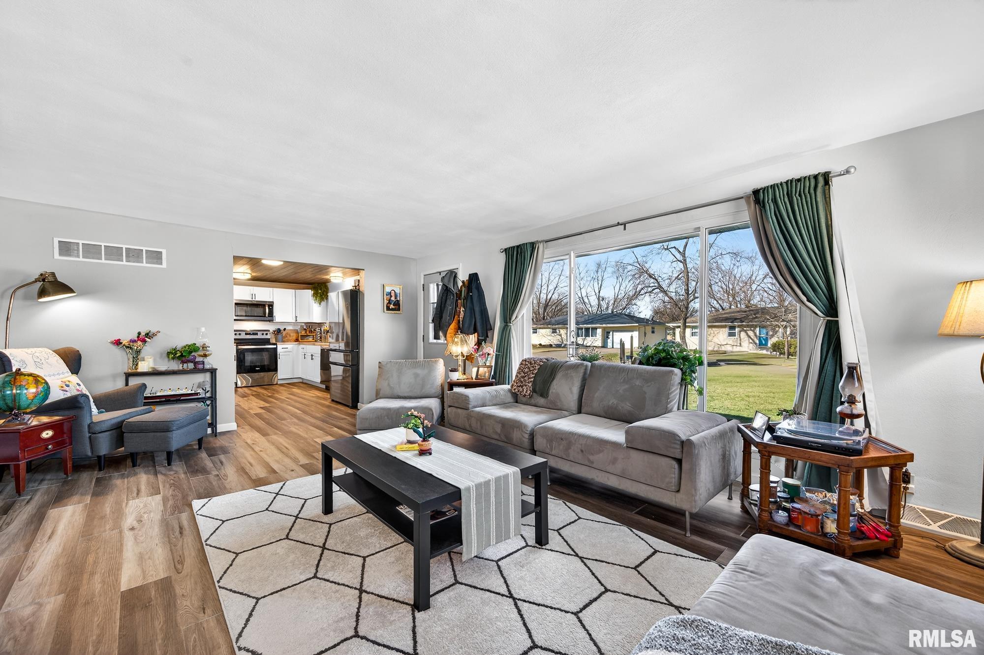 310 Sherwood Park Road Washington, IL 61571 - Photo 4 of 41