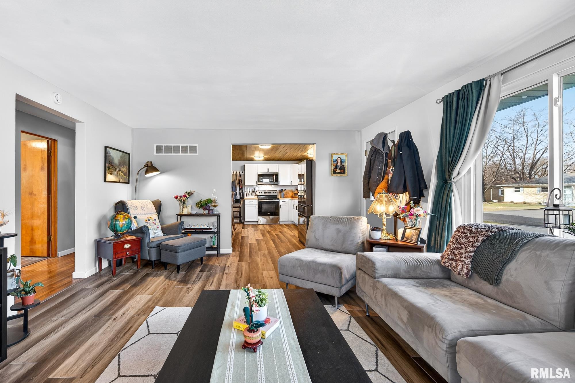 310 Sherwood Park Road Washington, IL 61571 - Photo 6 of 41