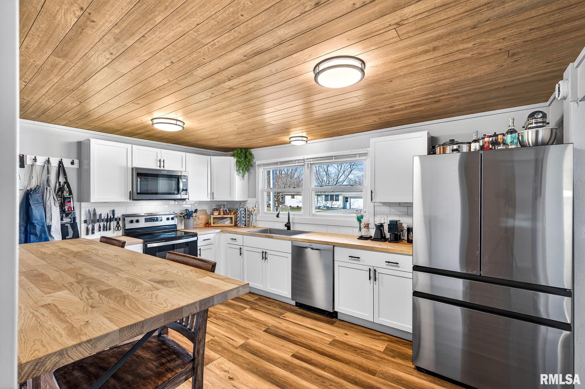 310 Sherwood Park Road Washington, IL 61571 - Photo 8 of 41