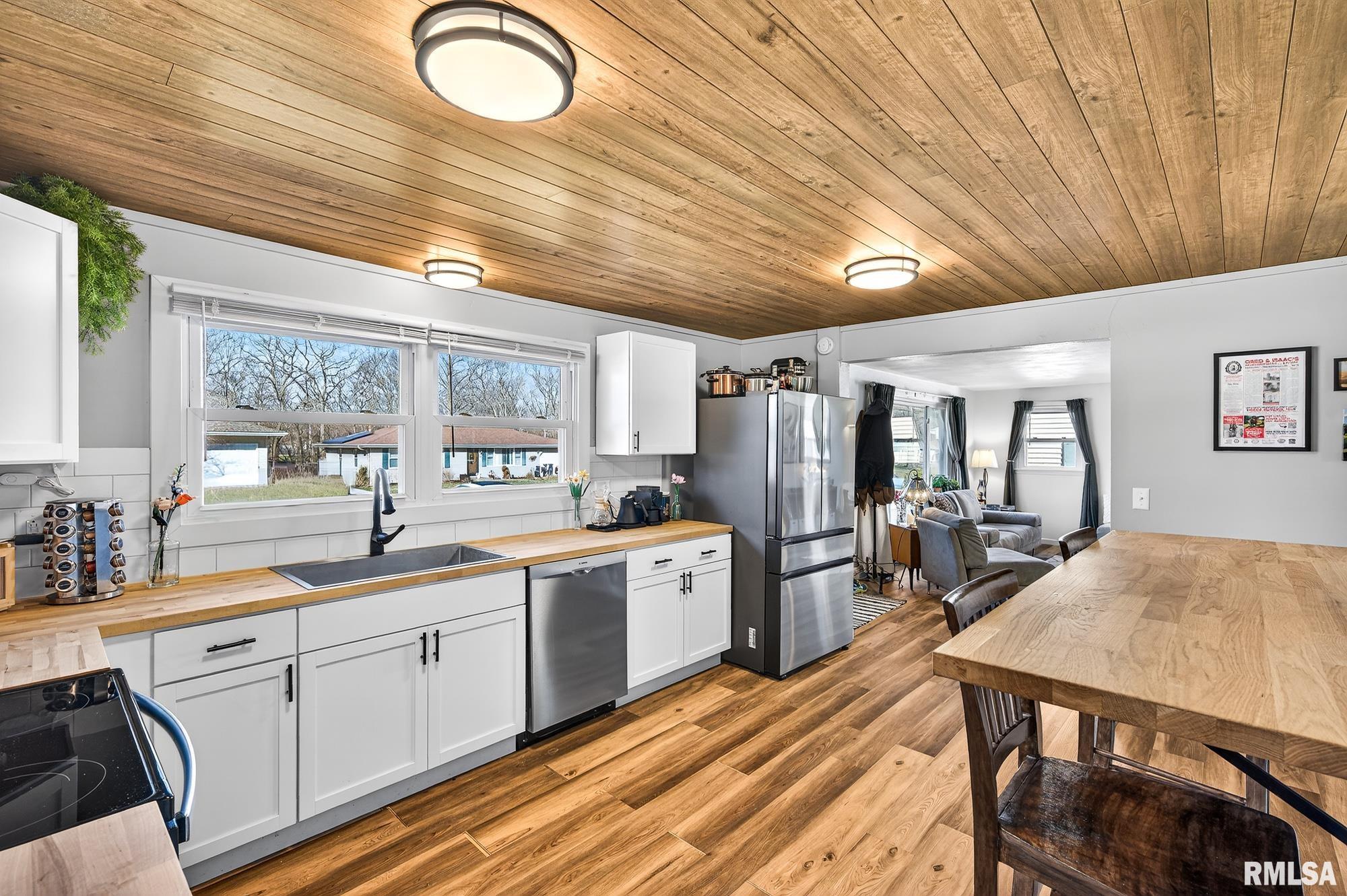 310 Sherwood Park Road Washington, IL 61571 - Photo 10 of 41