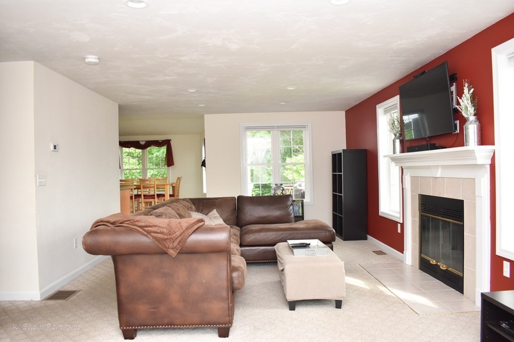 6 Honeysuckle Road Worcester, MA 01607 - Photo 4 of 26