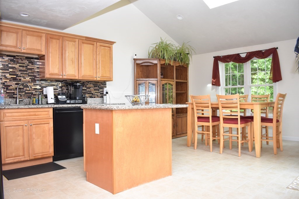 6 Honeysuckle Road Worcester, MA 01607 - Photo 7 of 26
