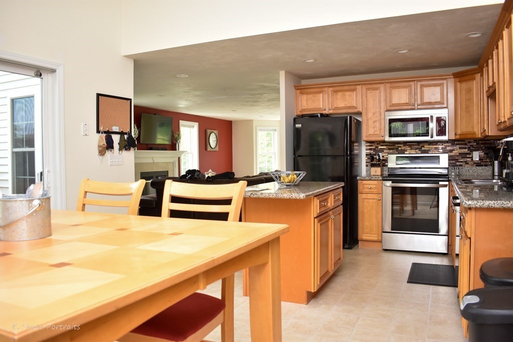 6 Honeysuckle Road Worcester, MA 01607 - Photo 8 of 26