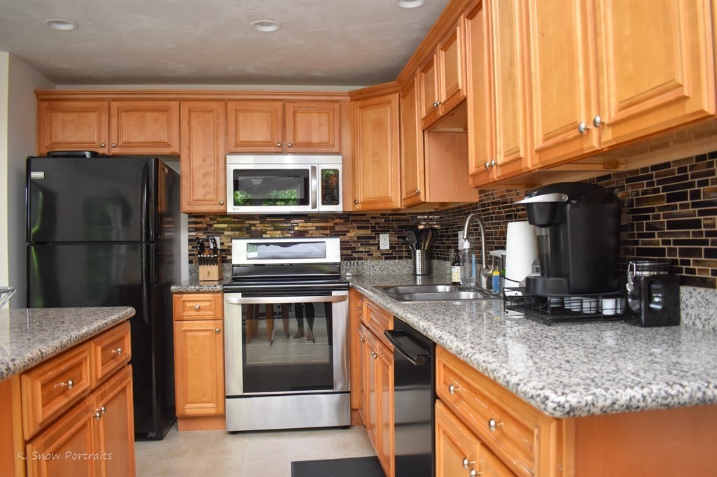 6 Honeysuckle Road Worcester, MA 01607 - Photo 9 of 26