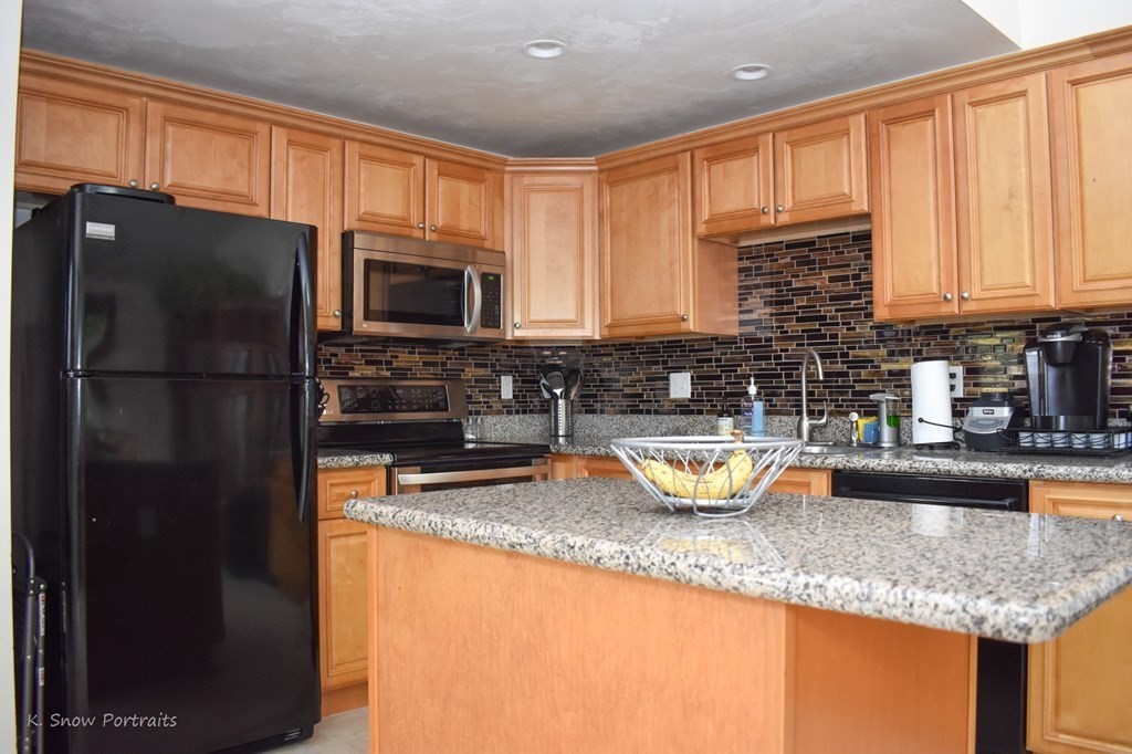 6 Honeysuckle Road Worcester, MA 01607 - Photo 10 of 26