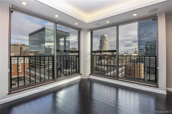 $515,000 | 10 Cottage Place, Unit 11E, White Plains, NY 10601