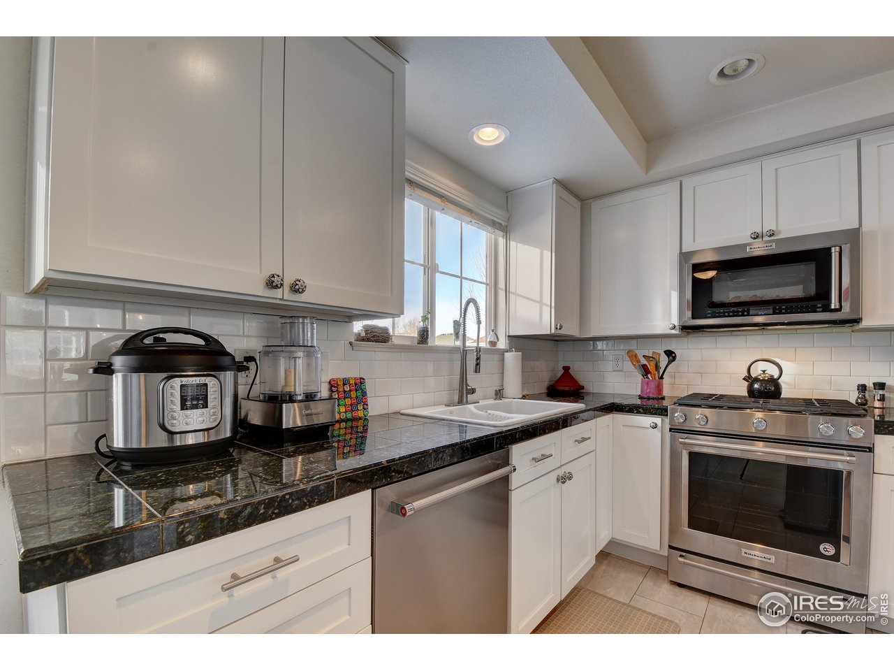 4222 Riley Drive Longmont, CO 80503 - Photo 15 of 40 Light & bright kitchen.