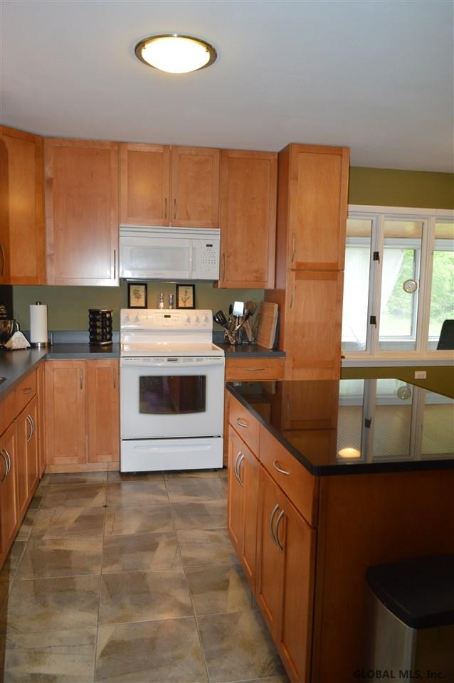 12 Rice Mountain Place Troy, NY 12182 - Photo 2 of 23 Photo 2