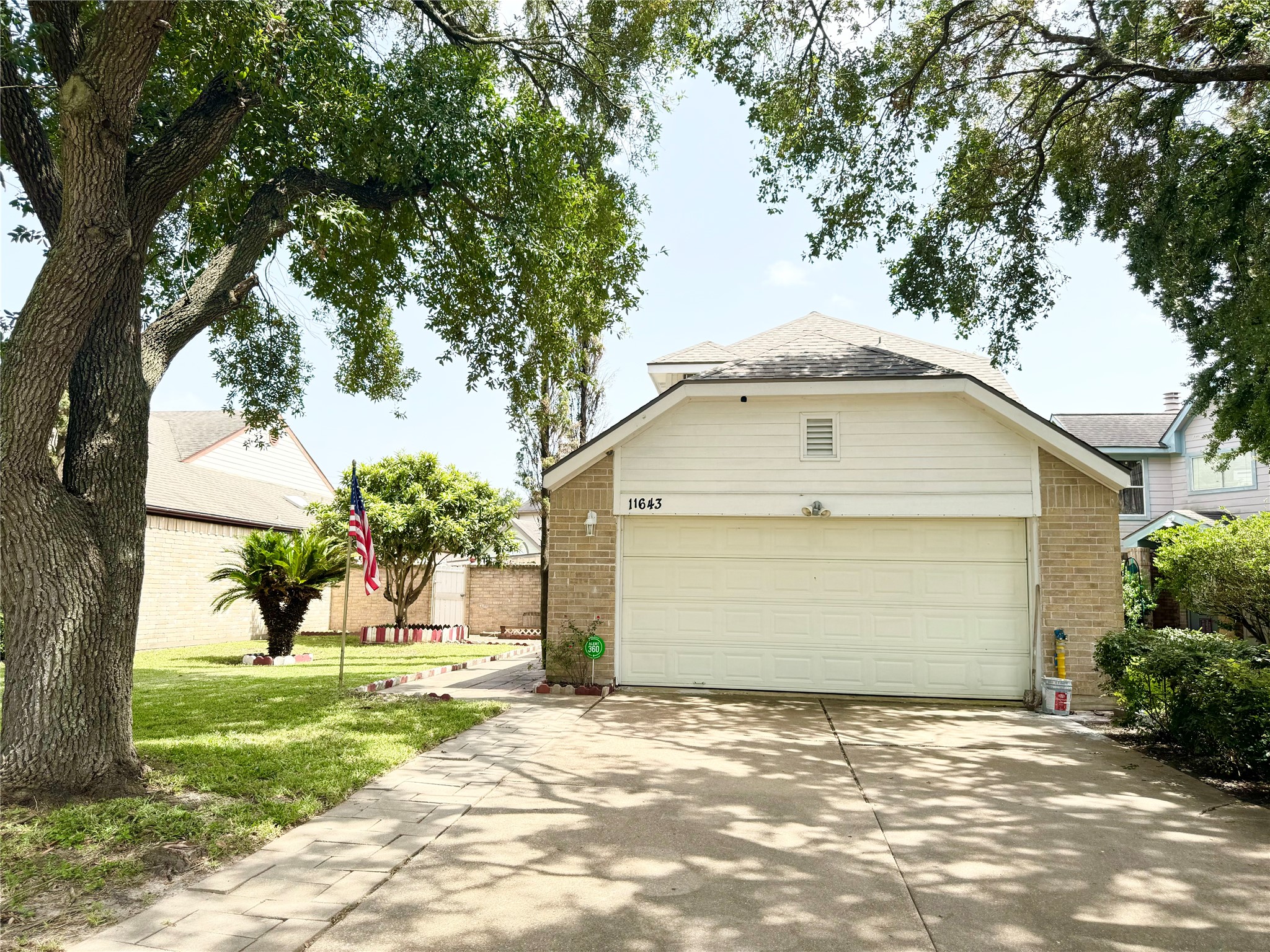 11643 Herald Square Drive Houston, TX 77099 - Photo 14 of 17 a front view of house with yard