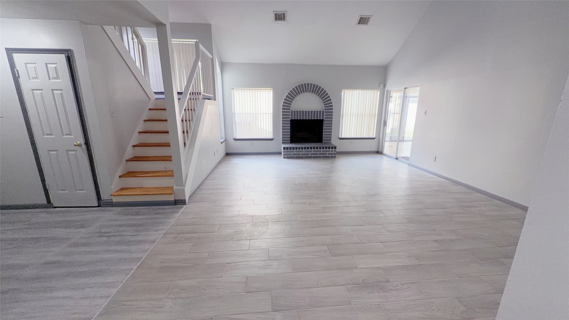 11643 Herald Square Drive Houston, TX 77099 - Photo 2 of 17 Living-Room 02
