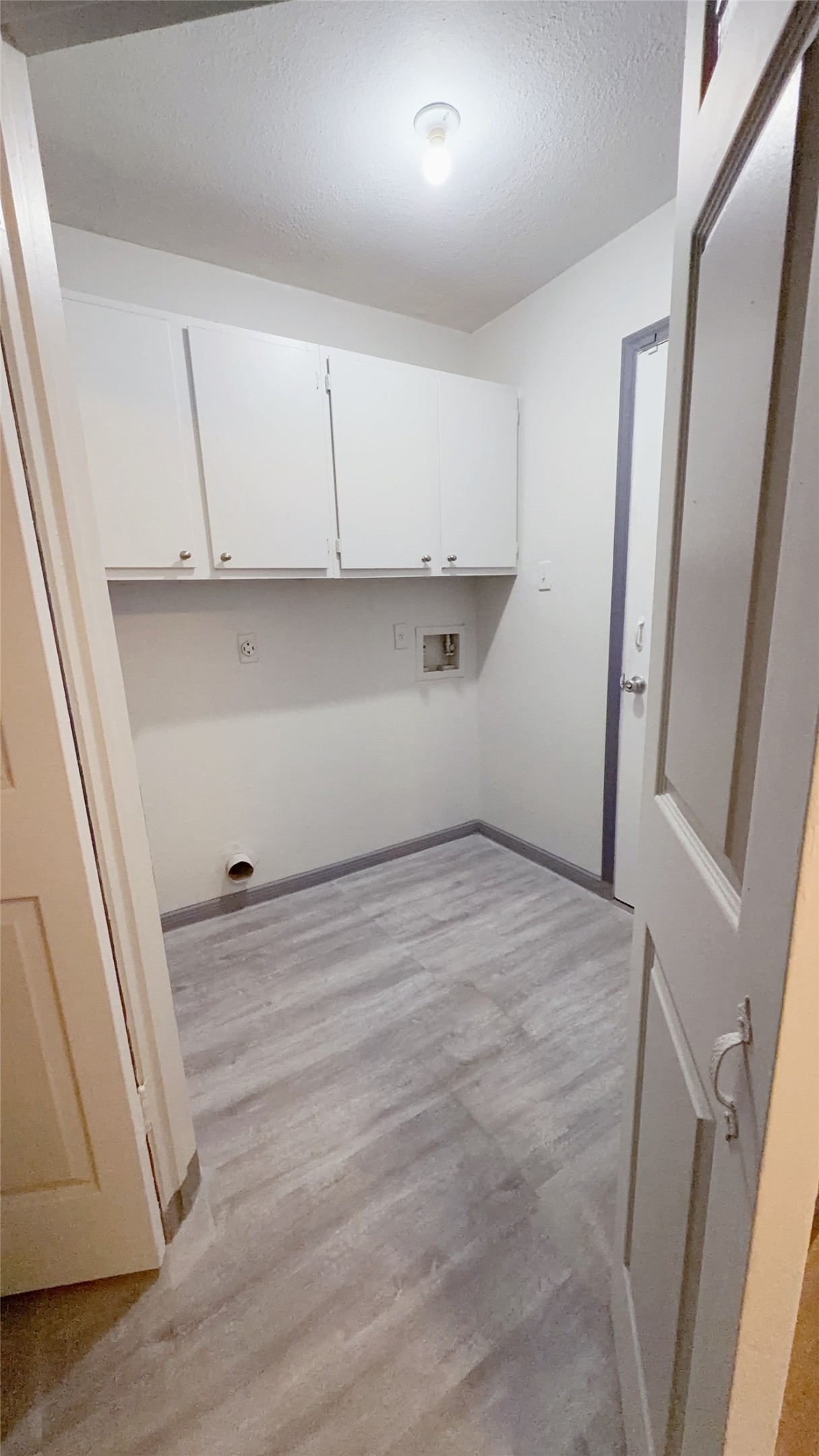 11643 Herald Square Drive Houston, TX 77099 - Photo 7 of 17 a view of an empty room