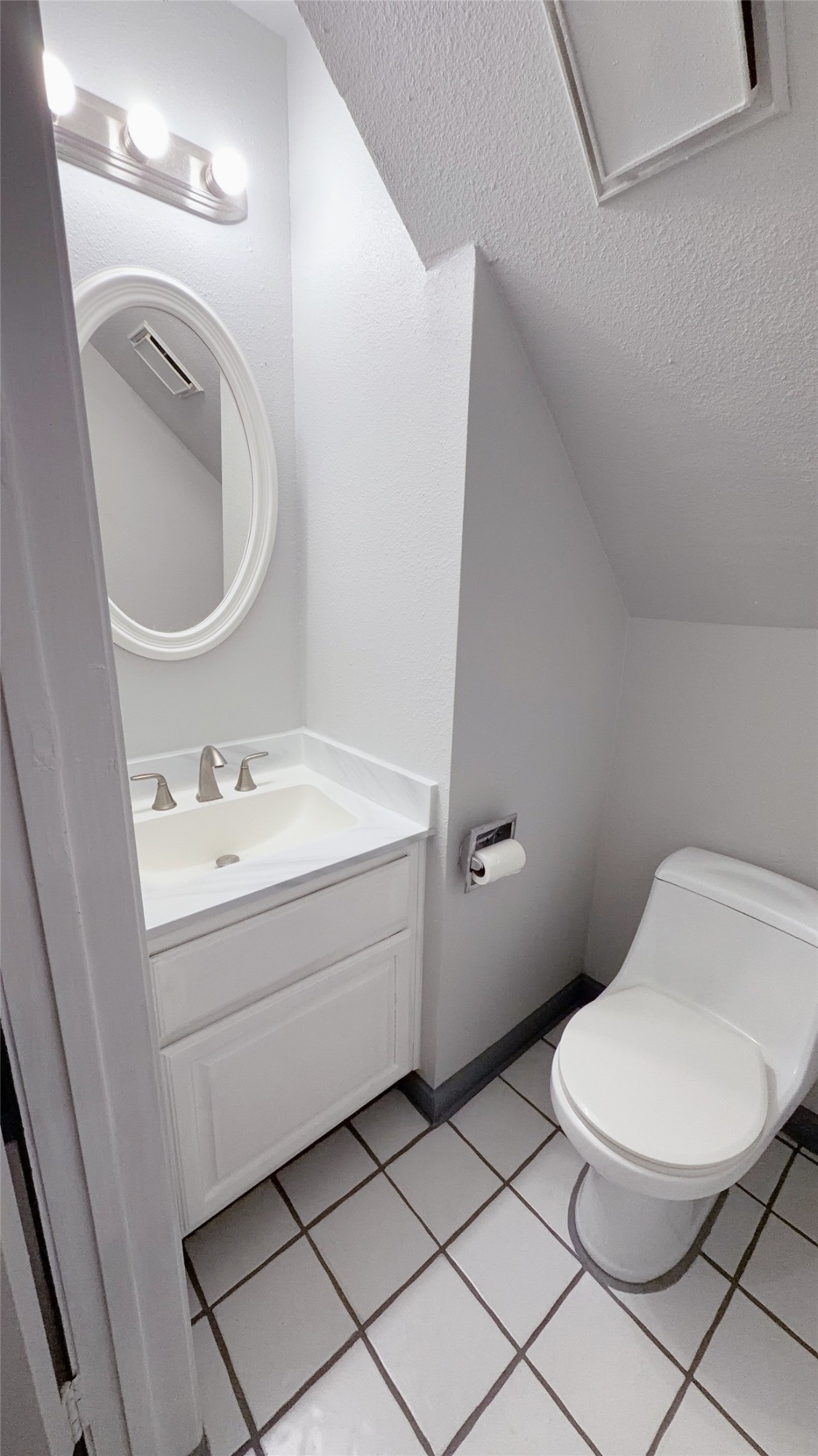 11643 Herald Square Drive Houston, TX 77099 - Photo 8 of 17 a white toilet sitting next to a bathroom sink