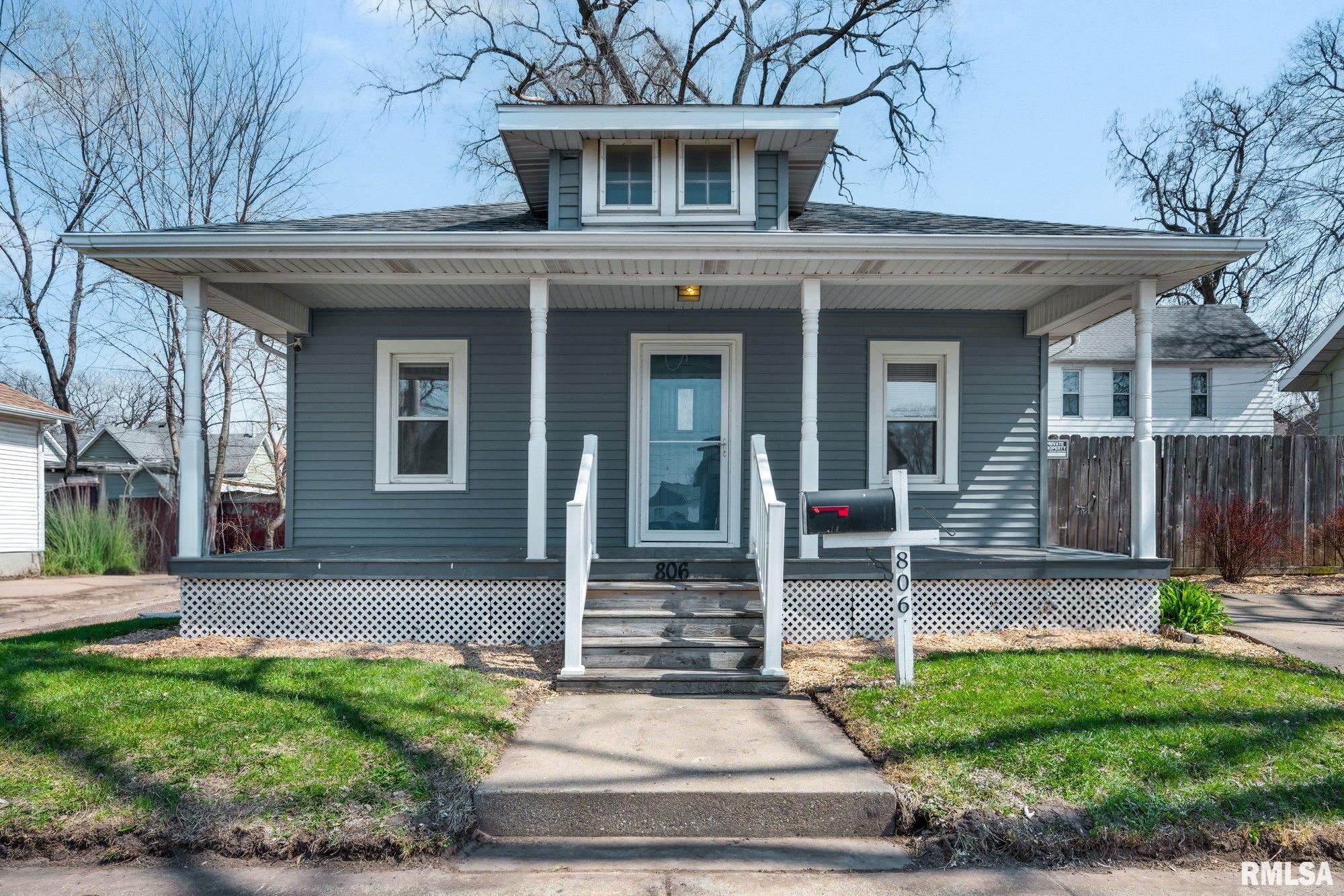 806 South 3rd Street Pekin, IL 61554 - Photo 1 of 27