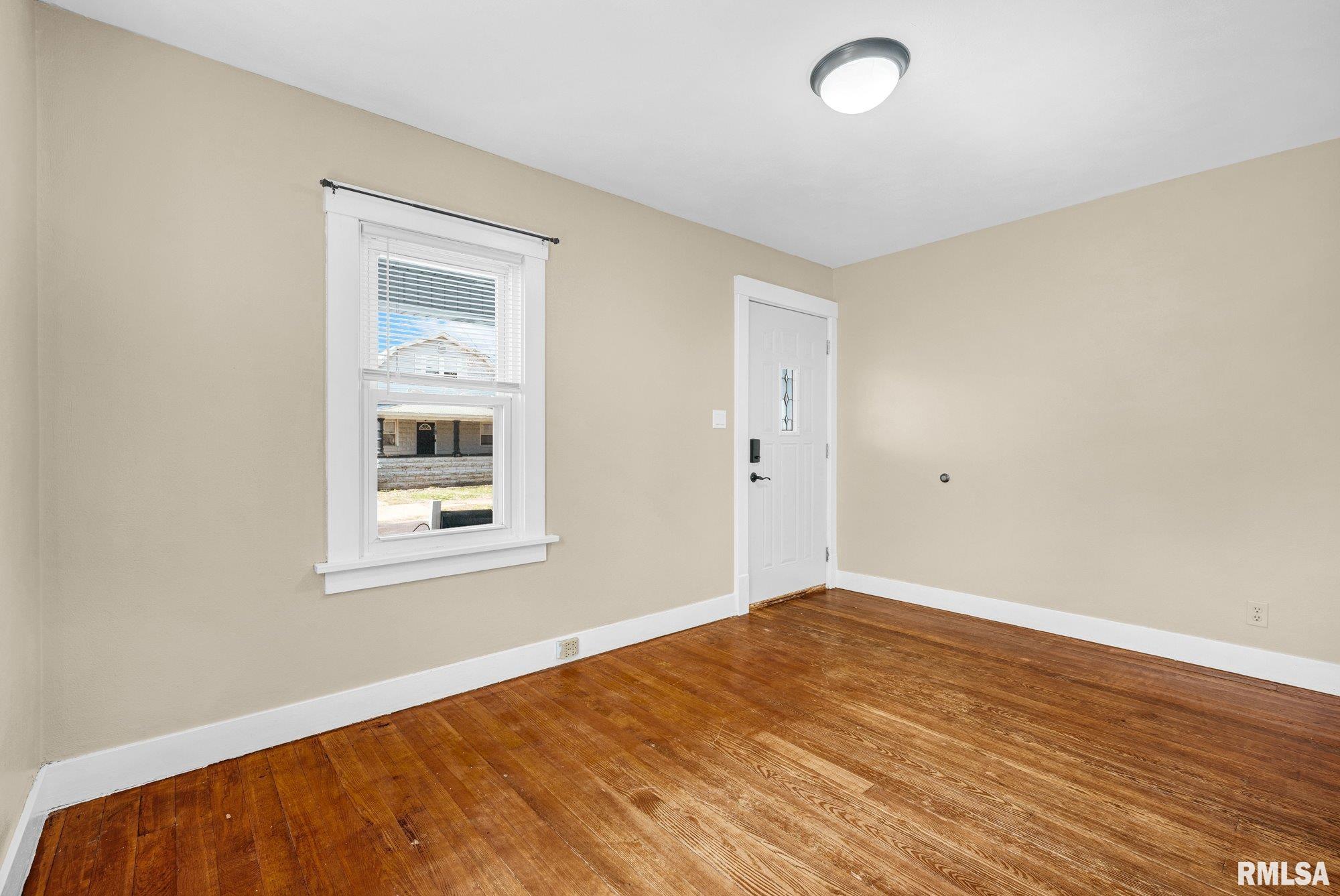 806 South 3rd Street Pekin, IL 61554 - Photo 2 of 27