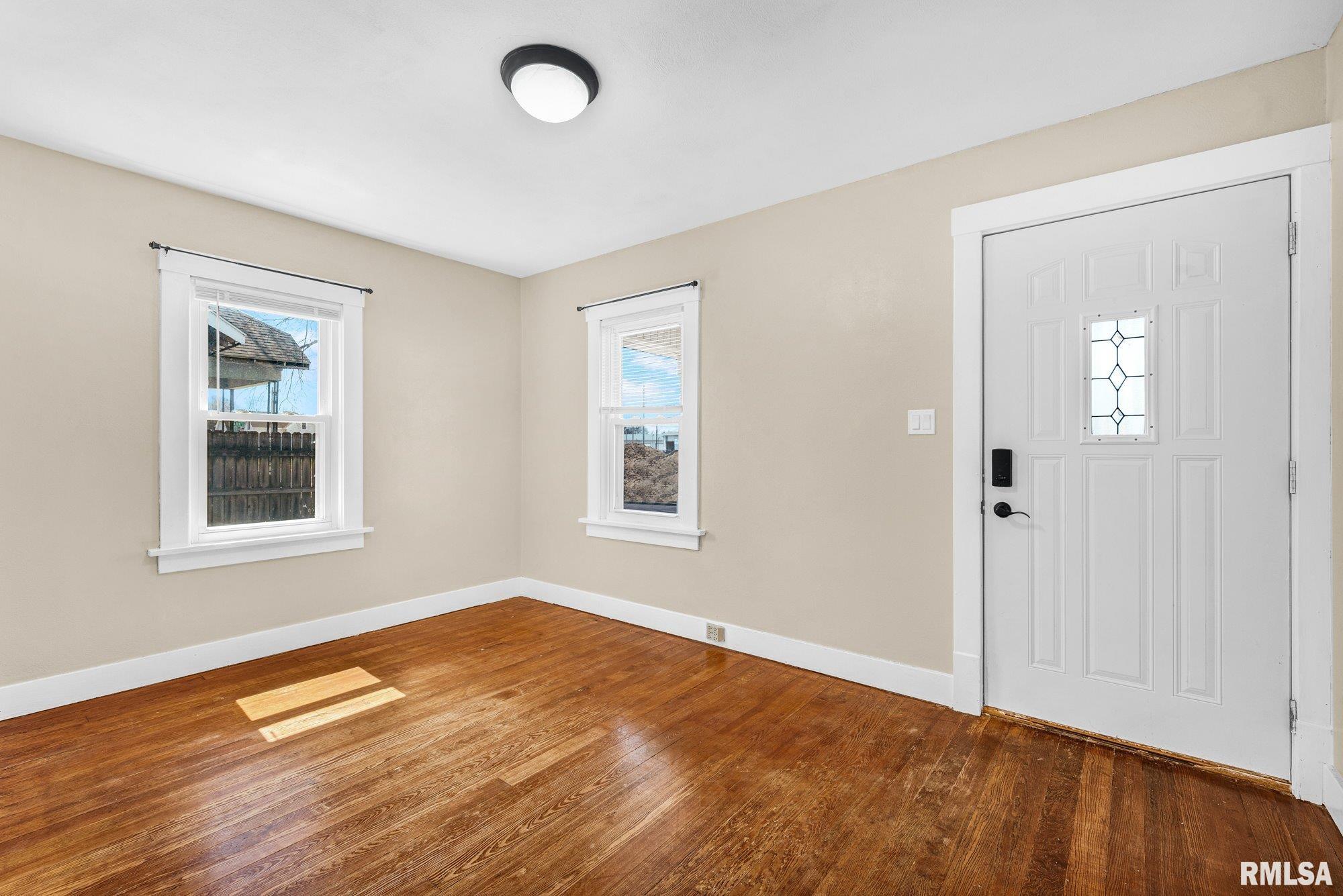 806 South 3rd Street Pekin, IL 61554 - Photo 4 of 27