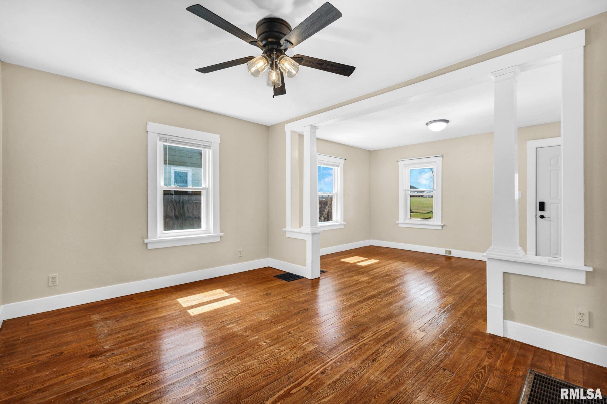 806 South 3rd Street Pekin, IL 61554 - Photo 5 of 27