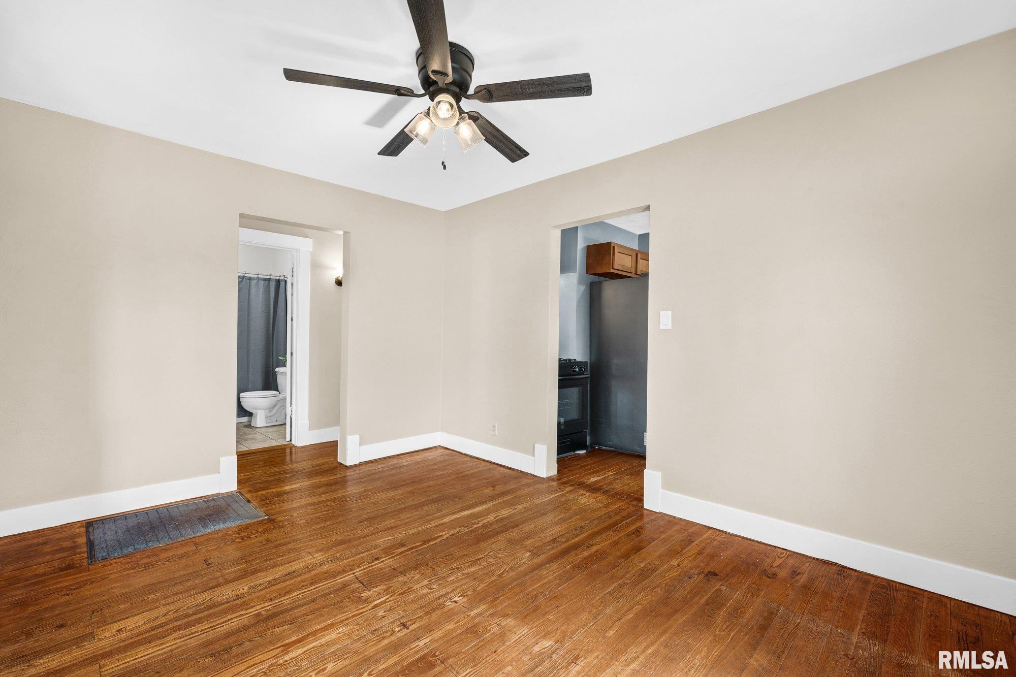 806 South 3rd Street Pekin, IL 61554 - Photo 6 of 27