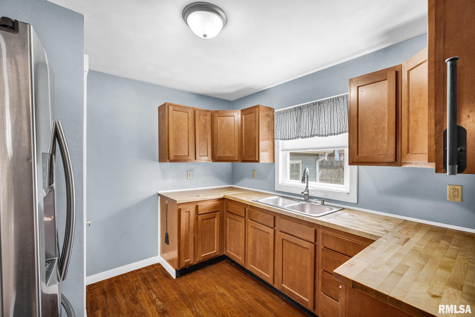 806 South 3rd Street Pekin, IL 61554 - Photo 8 of 27