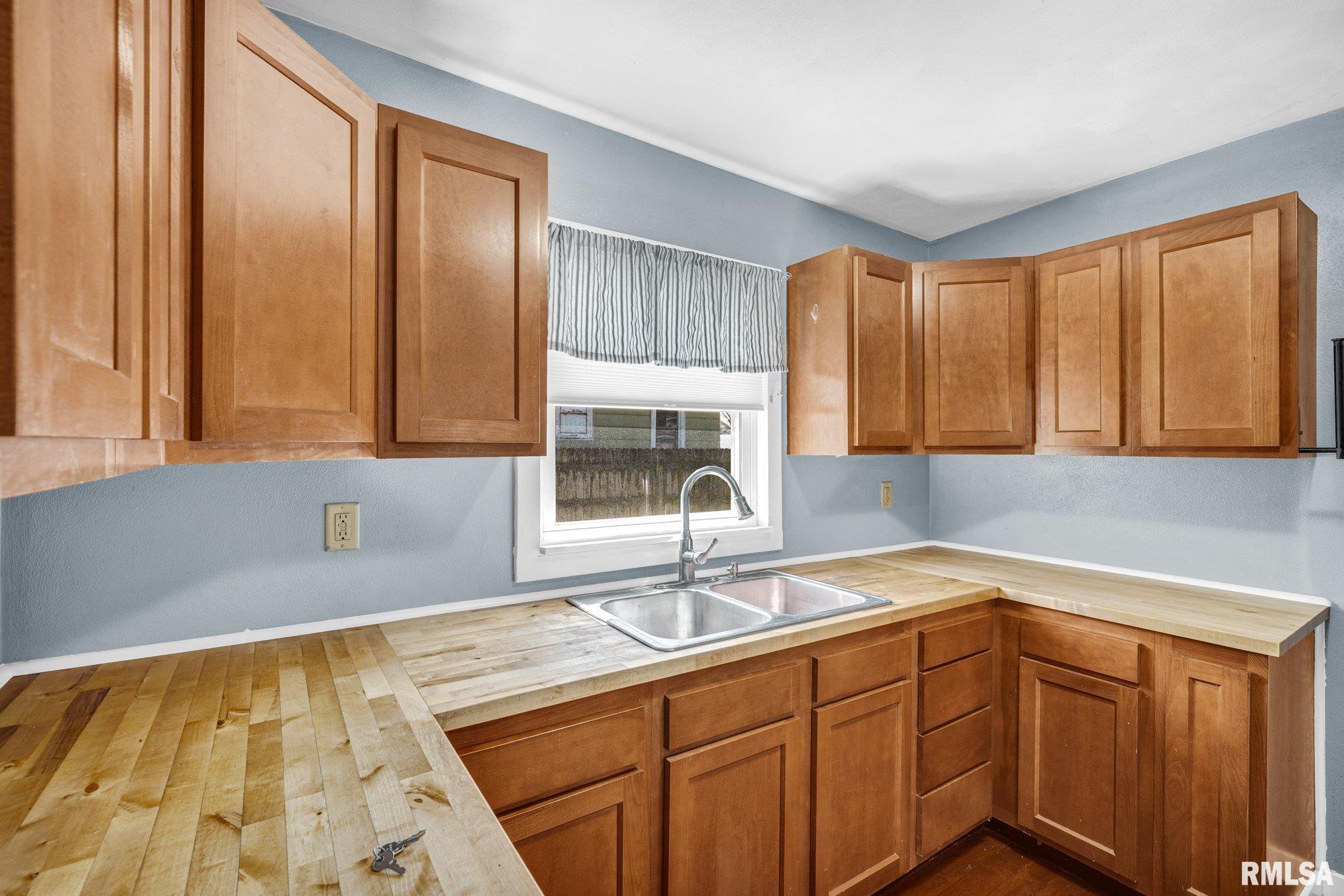 806 South 3rd Street Pekin, IL 61554 - Photo 9 of 27