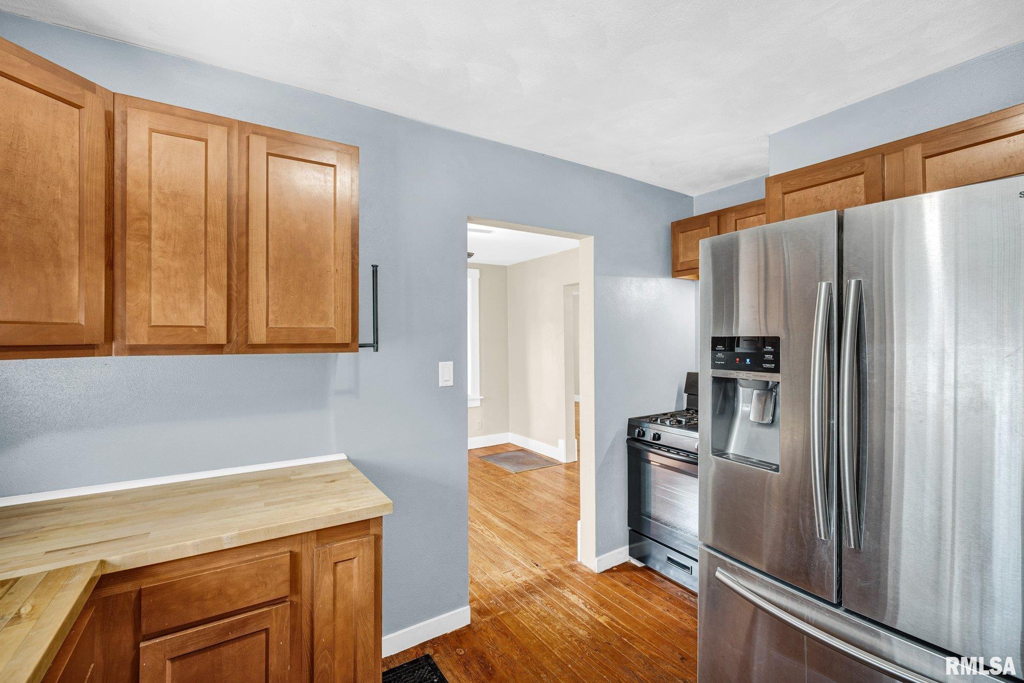 806 South 3rd Street Pekin, IL 61554 - Photo 10 of 27