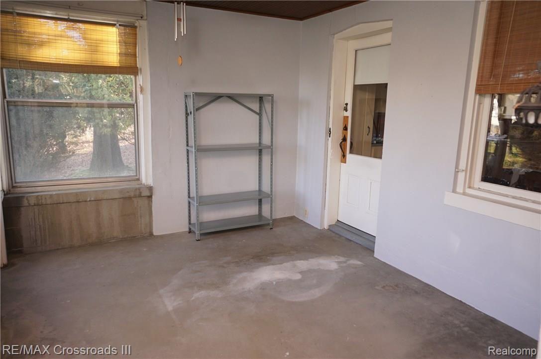4401 Park Road Ann Arbor, MI 48103 - Photo 18 of 19 Enclosed Breezeway