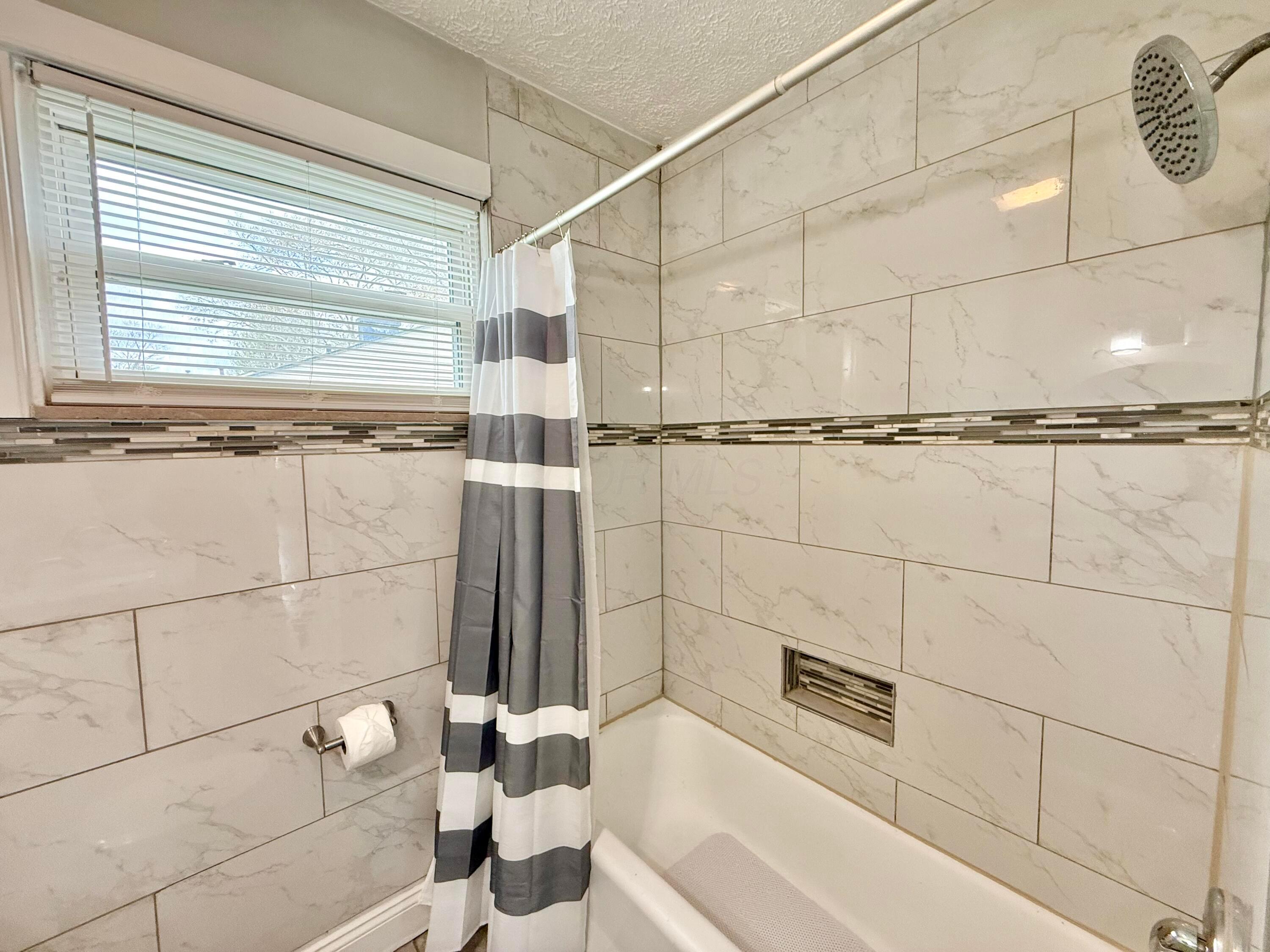 305 Danhurst Road Columbus, OH 43228 - Photo 23 of 39
