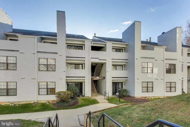 $1,950 | 1639 Carriage House Terrace, Unit J, Silver Spring, MD 20904