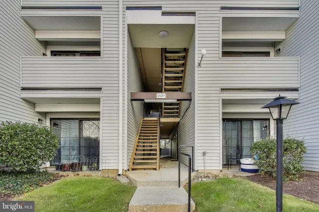 $1,950 | 1639 Carriage House Terrace, Unit J, Silver Spring, MD 20904