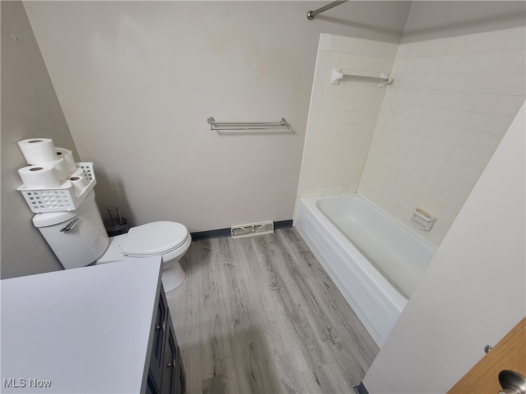 10983 Spear Road Painesville, OH 44077 - Photo 12 of 33 main floor full bath