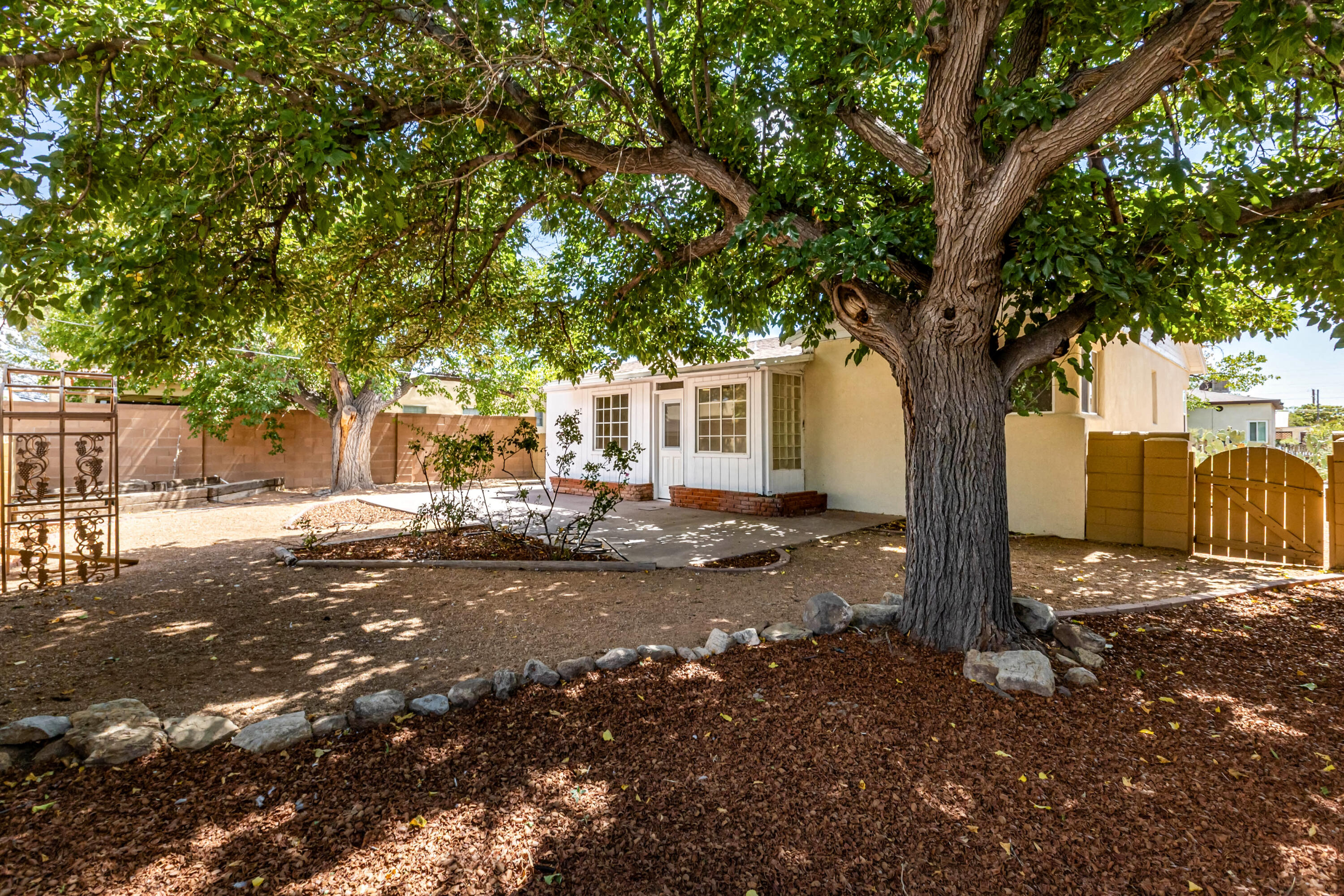 2419 Floral Road Northwest Albuquerque, NM 87104 - Photo 20 of 24 Gallery Image 20